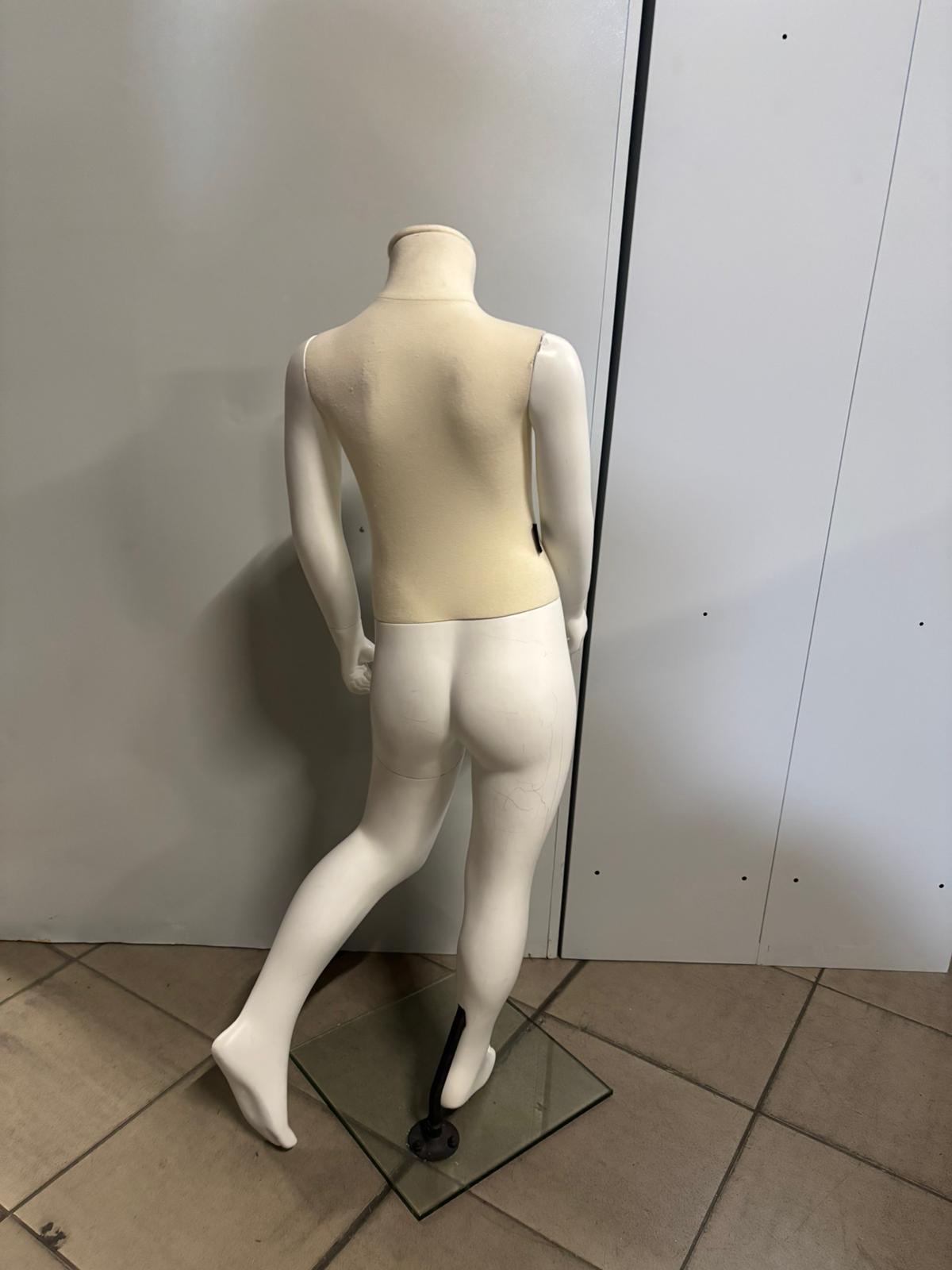 Mannequin enfant complet sur socle – Fibre de verre et tissu – H 100 cm