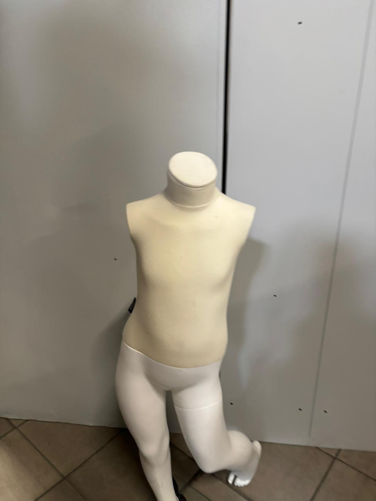 Mannequin enfant sur socle 5/6ans – Fibre de verre et tissu – H 100 cm