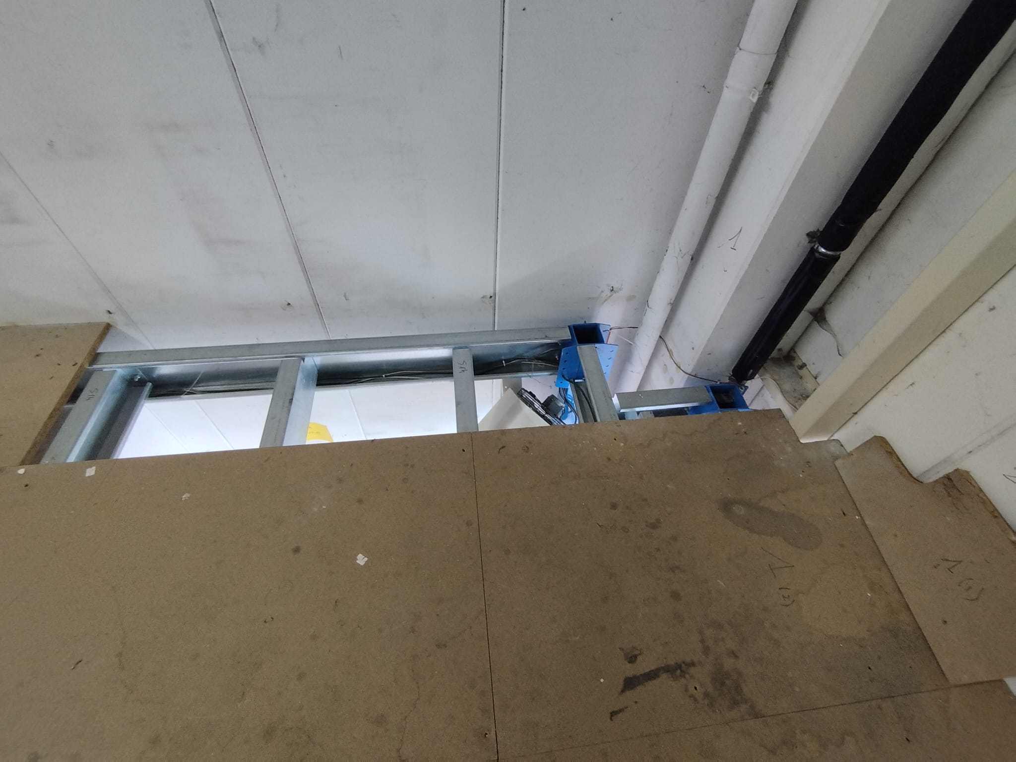 Mezzanine métallique industrielle – stockage entrepôt – 94,5 m²