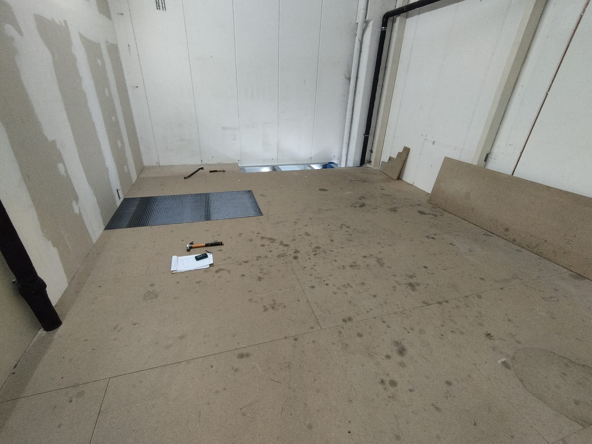 Mezzanine métallique industrielle – stockage entrepôt – 94,5 m²