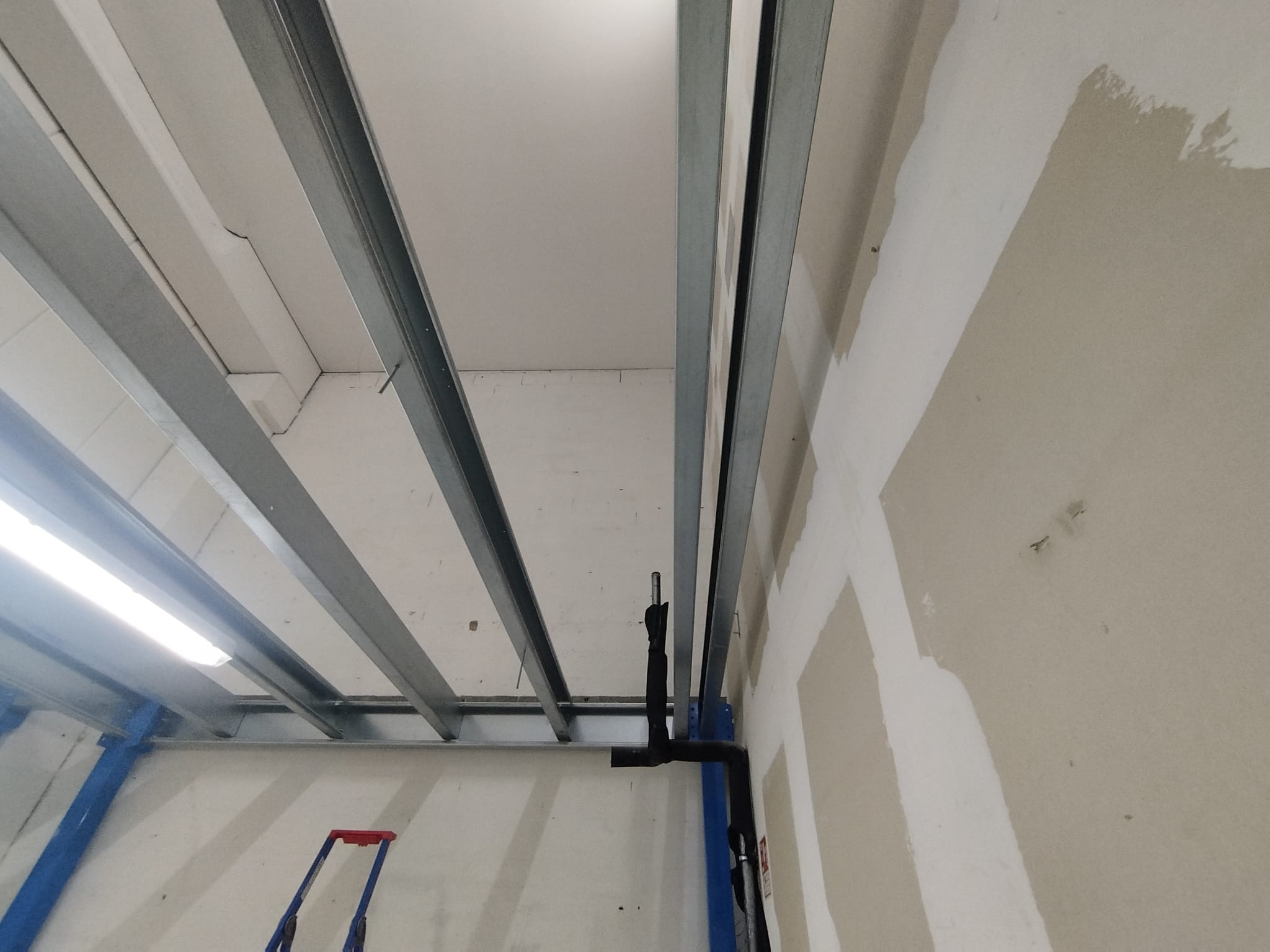 Mezzanine métallique industrielle – stockage entrepôt – 94,5 m²
