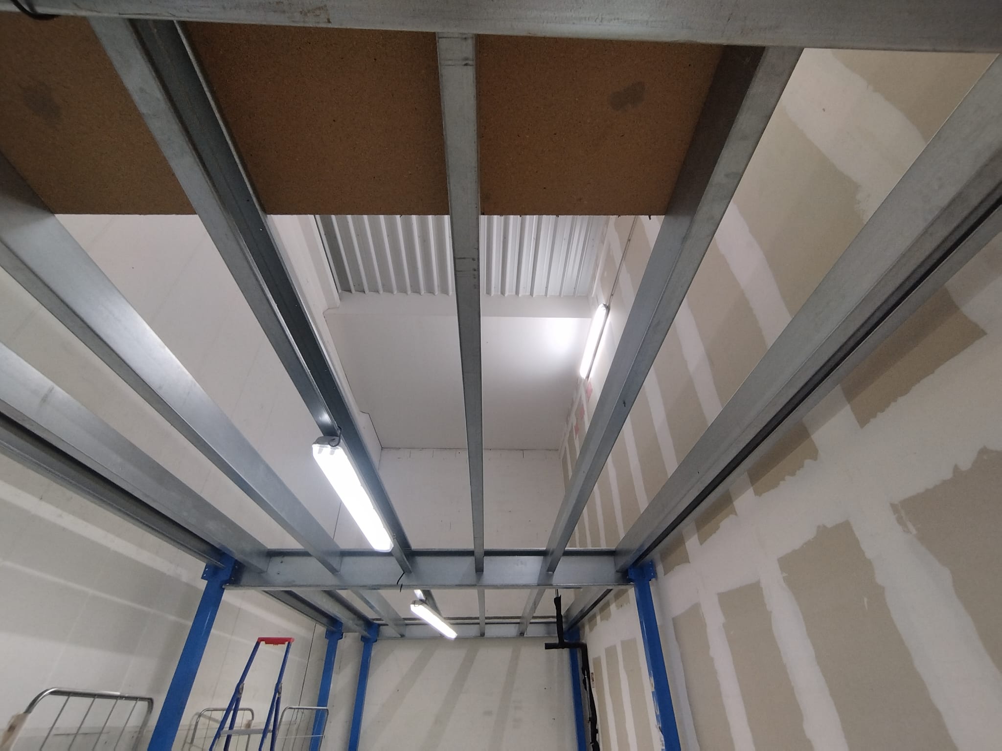 Mezzanine métallique industrielle – stockage entrepôt – 94,5 m²