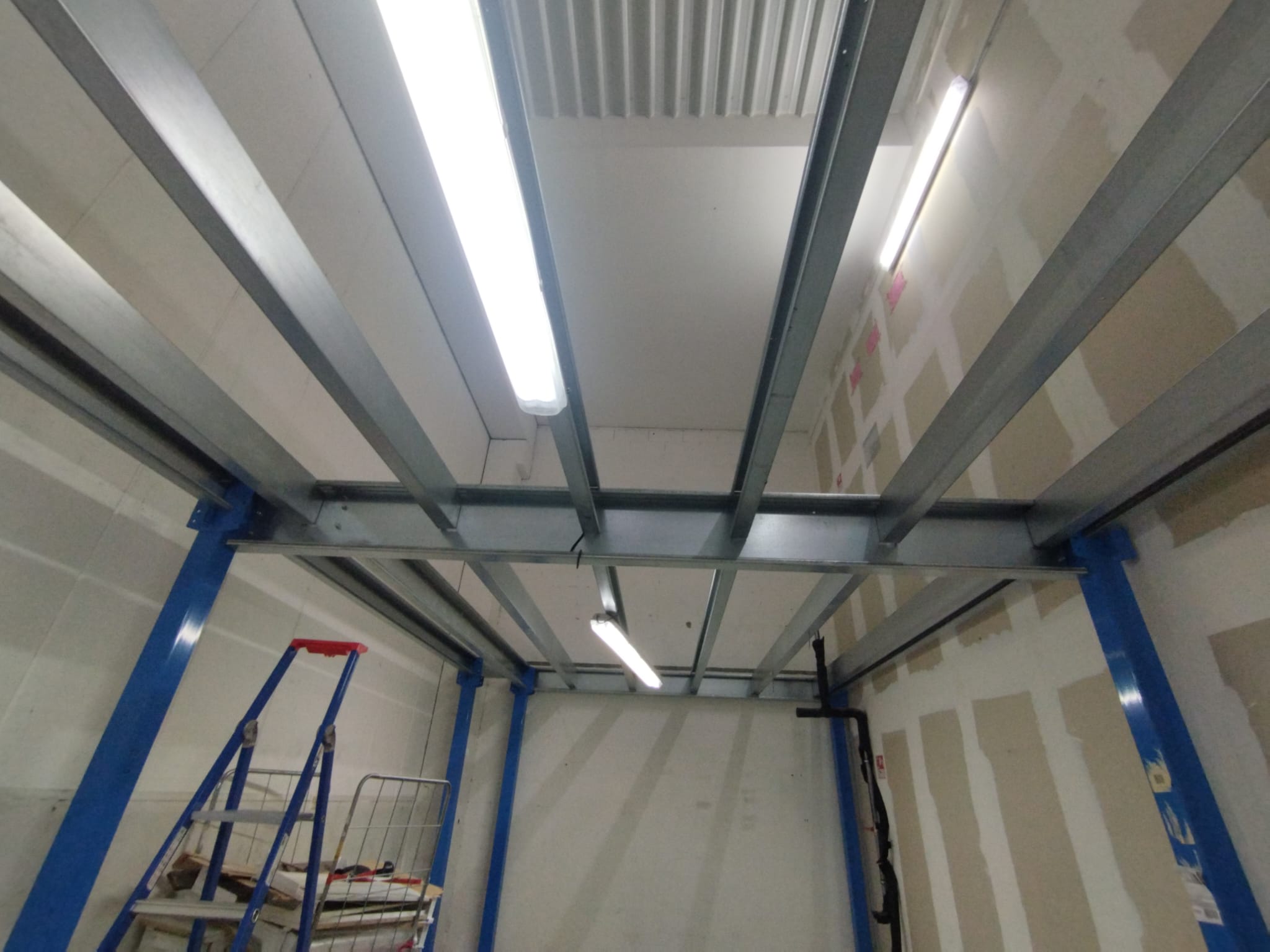 Mezzanine métallique industrielle – stockage entrepôt – 94,5 m²