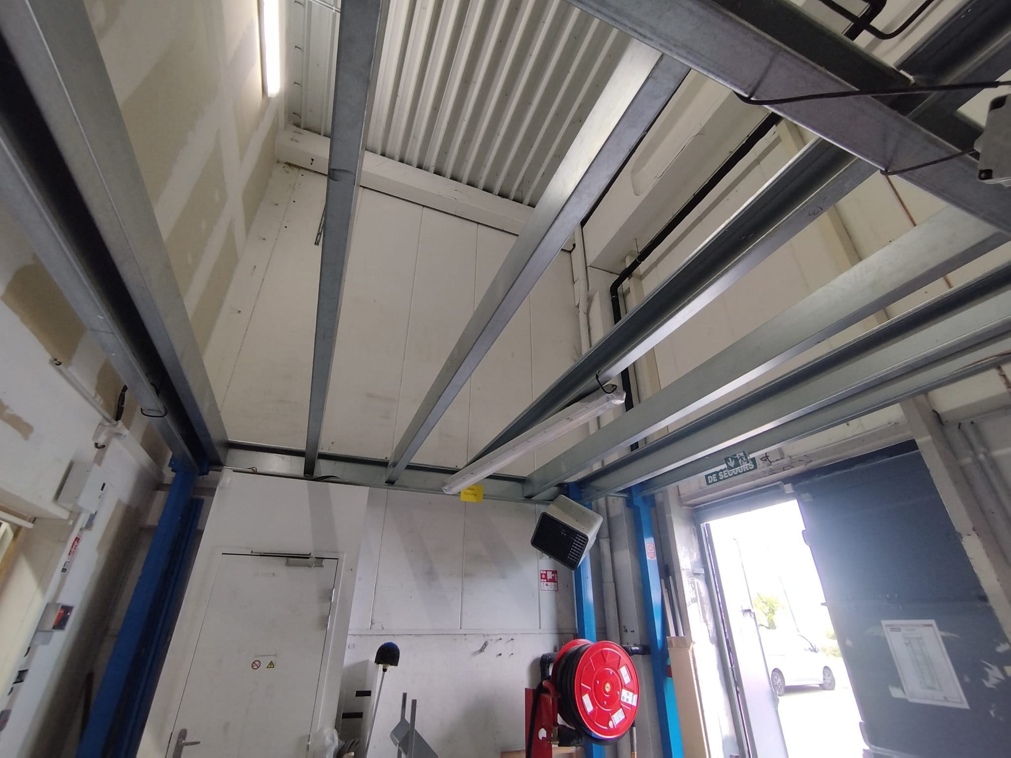 Mezzanine métallique industrielle – stockage entrepôt – 94,5 m²