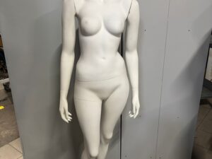 Mannequin femme sur socle – Fibre de verre blanc mat – H 160 cm