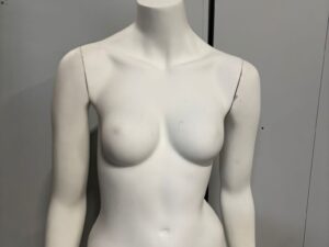 Mannequin femme sur socle – Fibre de verre blanc mat – H 160 cm