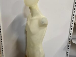 Mannequin demi-cuisse homme – Fibre de verre jaune pâle – H 110 cm