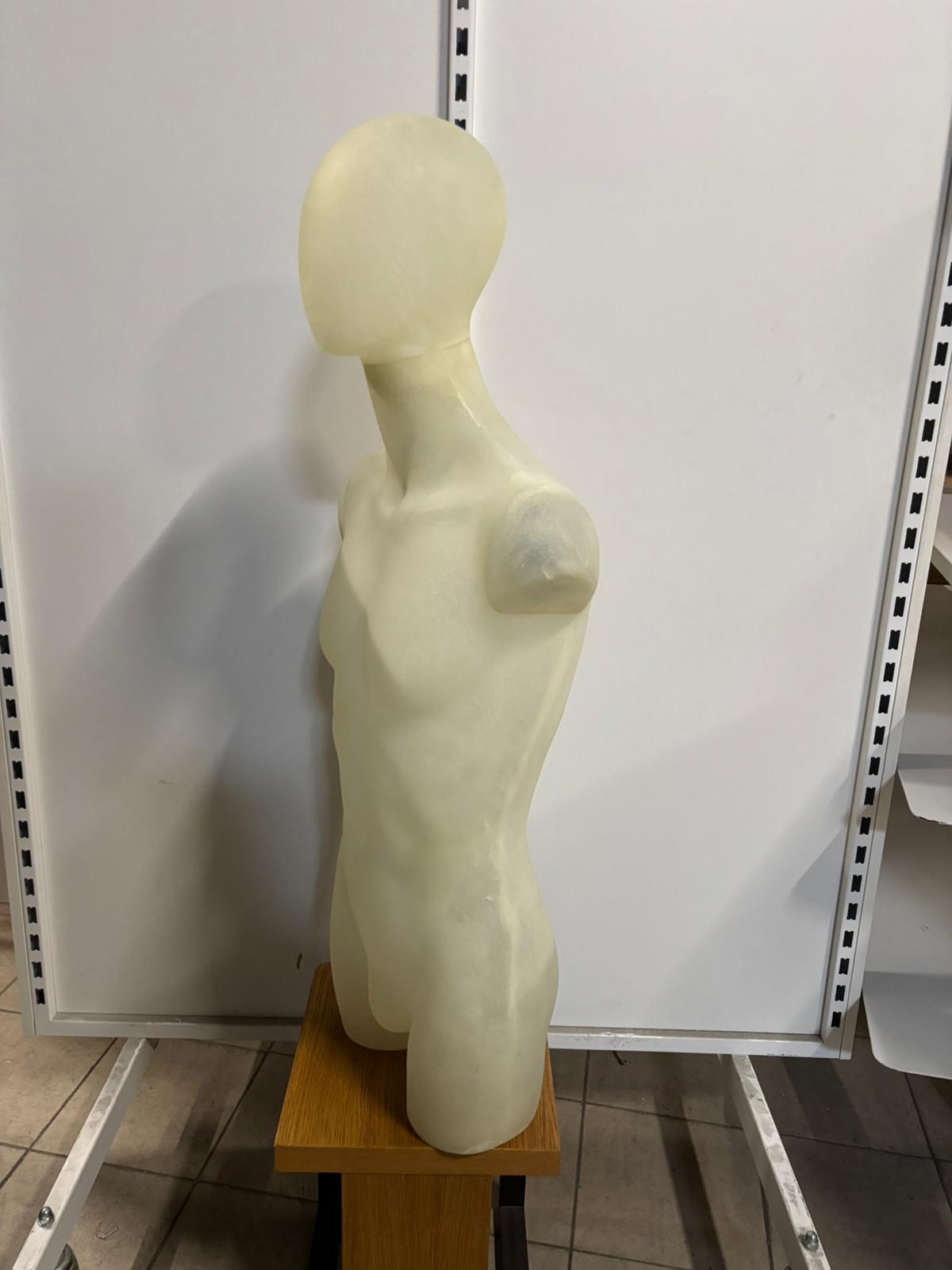Mannequin demi-cuisse homme – Fibre de verre jaune pâle – H 110 cm