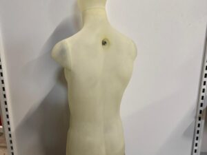 Mannequin demi-cuisse homme – Fibre de verre jaune pâle – H 110 cm