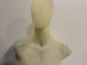 Mannequin demi-cuisse homme – Fibre de verre jaune pâle – H 110 cm