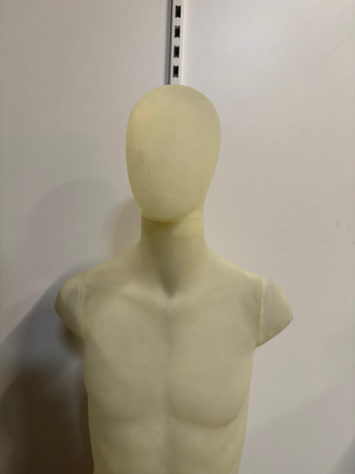 Mannequin demi-cuisse homme – Fibre de verre jaune pâle – H 110 cm