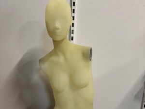 Buste femme – Fibre de verre jaune pâle effet transparent – H 80 cm