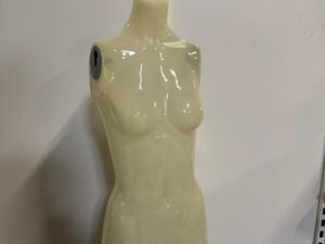 Mannequin demi-cuisse femme – Fibre de verre jaune pâle effet transparent brillant – H 89 cm