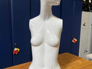 Buste femme – Fibre de verre blanc brillant – H 82 cm
