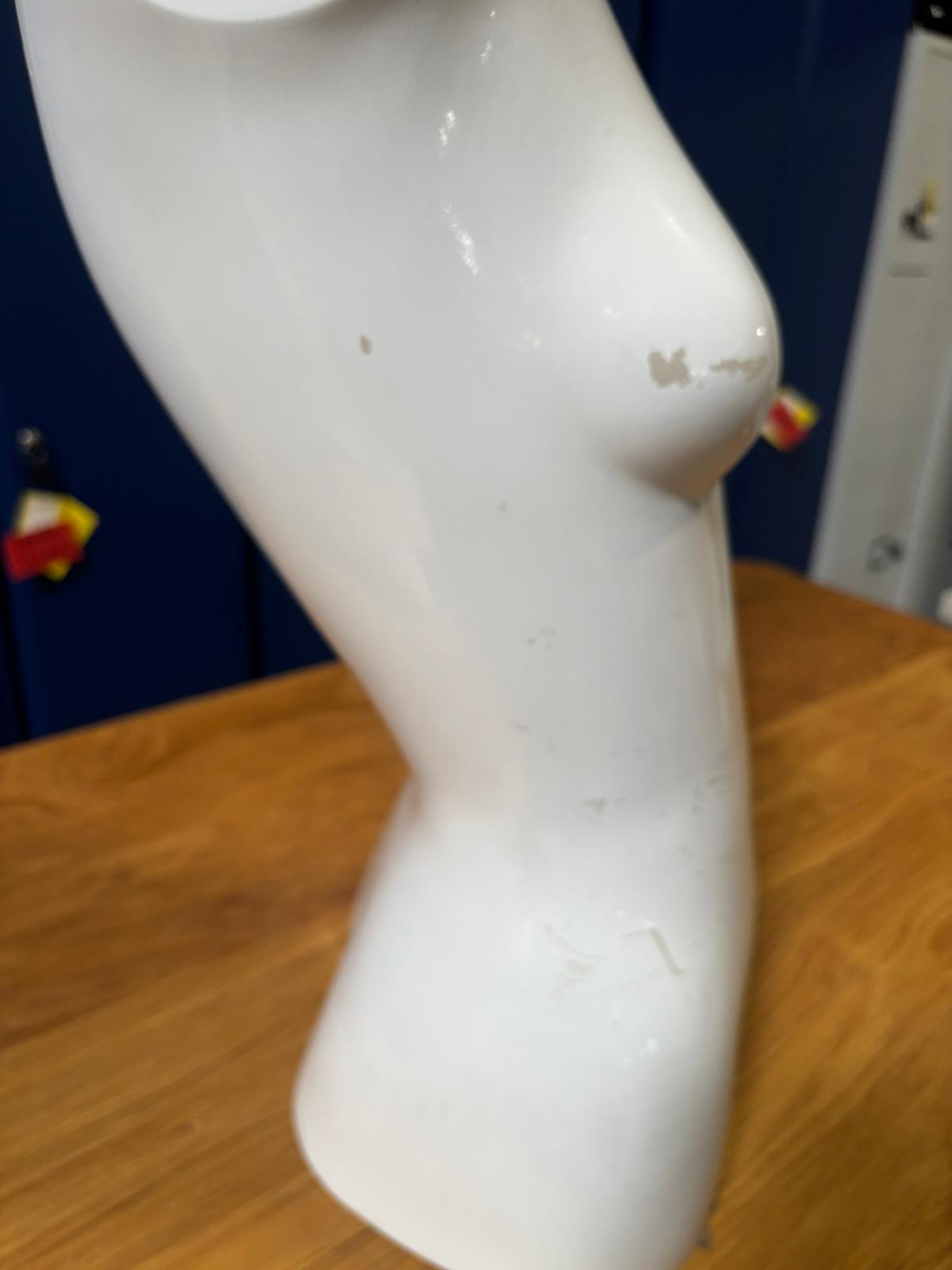 Buste femme – Fibre de verre blanc brillant – H 82 cm
