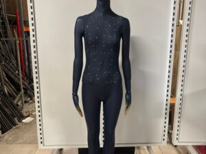 Mannequin femme complet sur socle – Bois, fibre de verre et tissu – H 180 cm