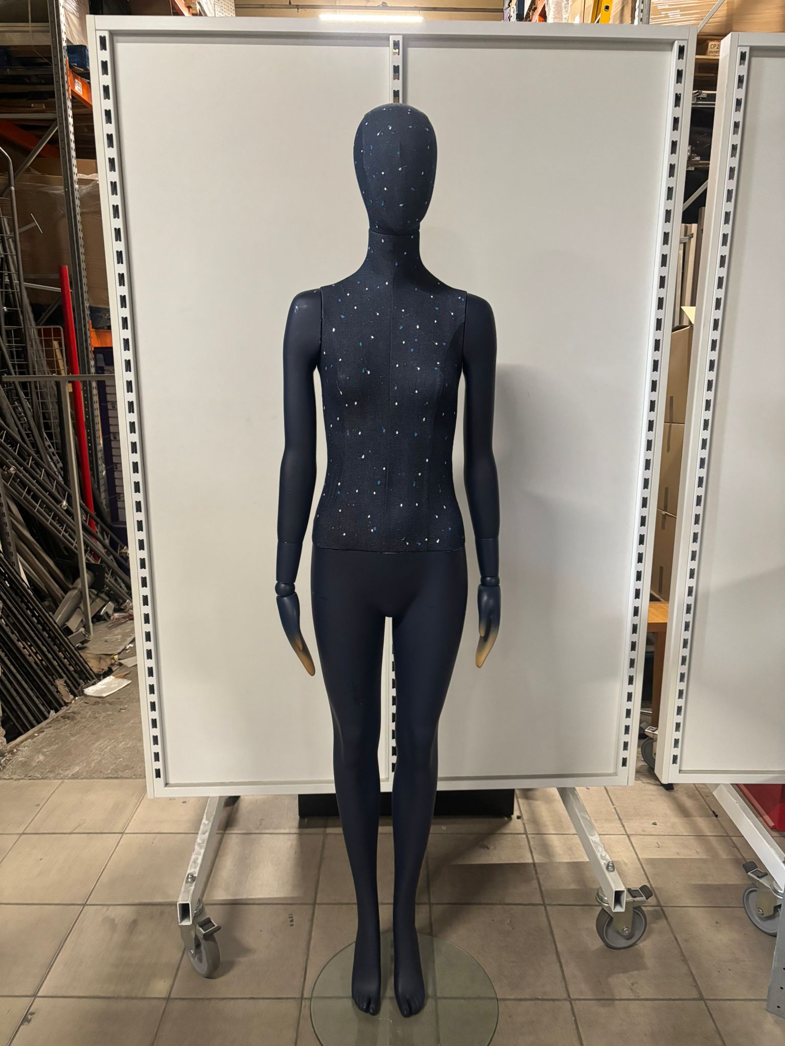Mannequin femme complet sur socle – Bois, fibre de verre et tissu – H 180 cm