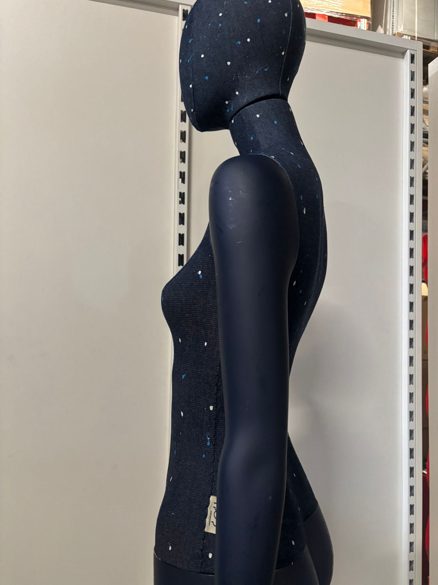 Mannequin femme complet sur socle – Bois, fibre de verre et tissu – H 180 cm