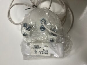Suspension luminaire métal perforé blanc – LED intégrée