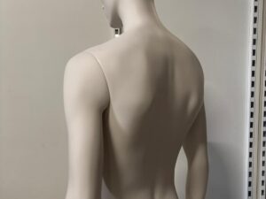 Mannequin homme complet sur socle – Fibre de verre crème mat – H 196 cm