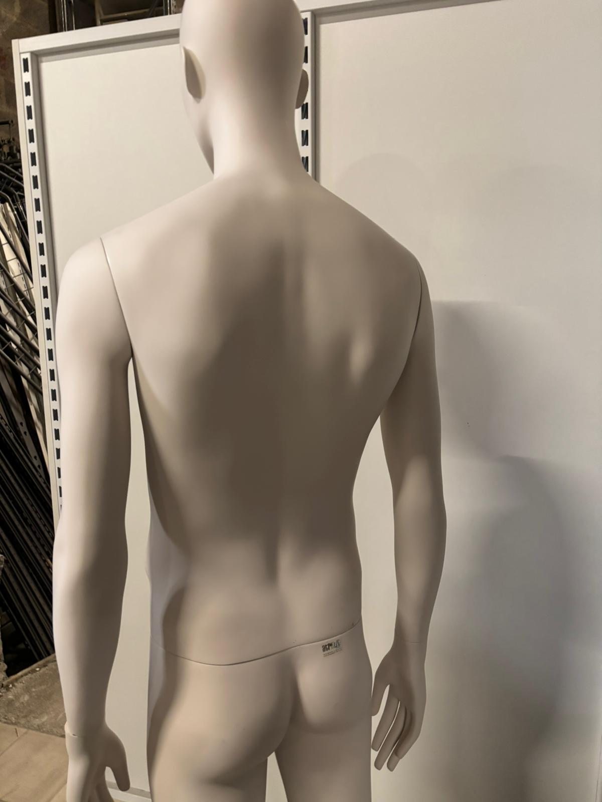 Mannequin homme complet sur socle – Fibre de verre crème mat – H 196 cm
