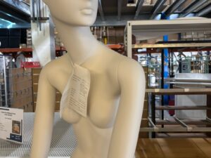 Mannequin femme complet à poser – Fibre de verre blanc/crème mat – H 176 cm
