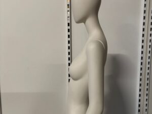 Mannequin femme complet sur socle – Fibre de verre blanc / crème mat – H 180 cm