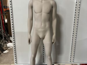 Mannequin homme complet sur socle – Fibre de verre beige mat – H 195 cm