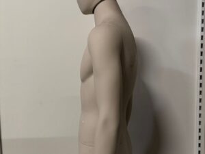 Mannequin homme complet sur socle – Fibre de verre beige mat – H 195 cm