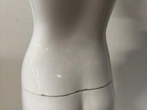 Mannequin femme sur socle – Fibre de verre blanc brillant – H 185 cm