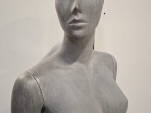 Mannequin femme complet sur socle – Fibre de verre gris aspect ardoise – H 174 cm