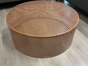 Table de présentation / podium métallique terracotta – Ø80 x H30 cm