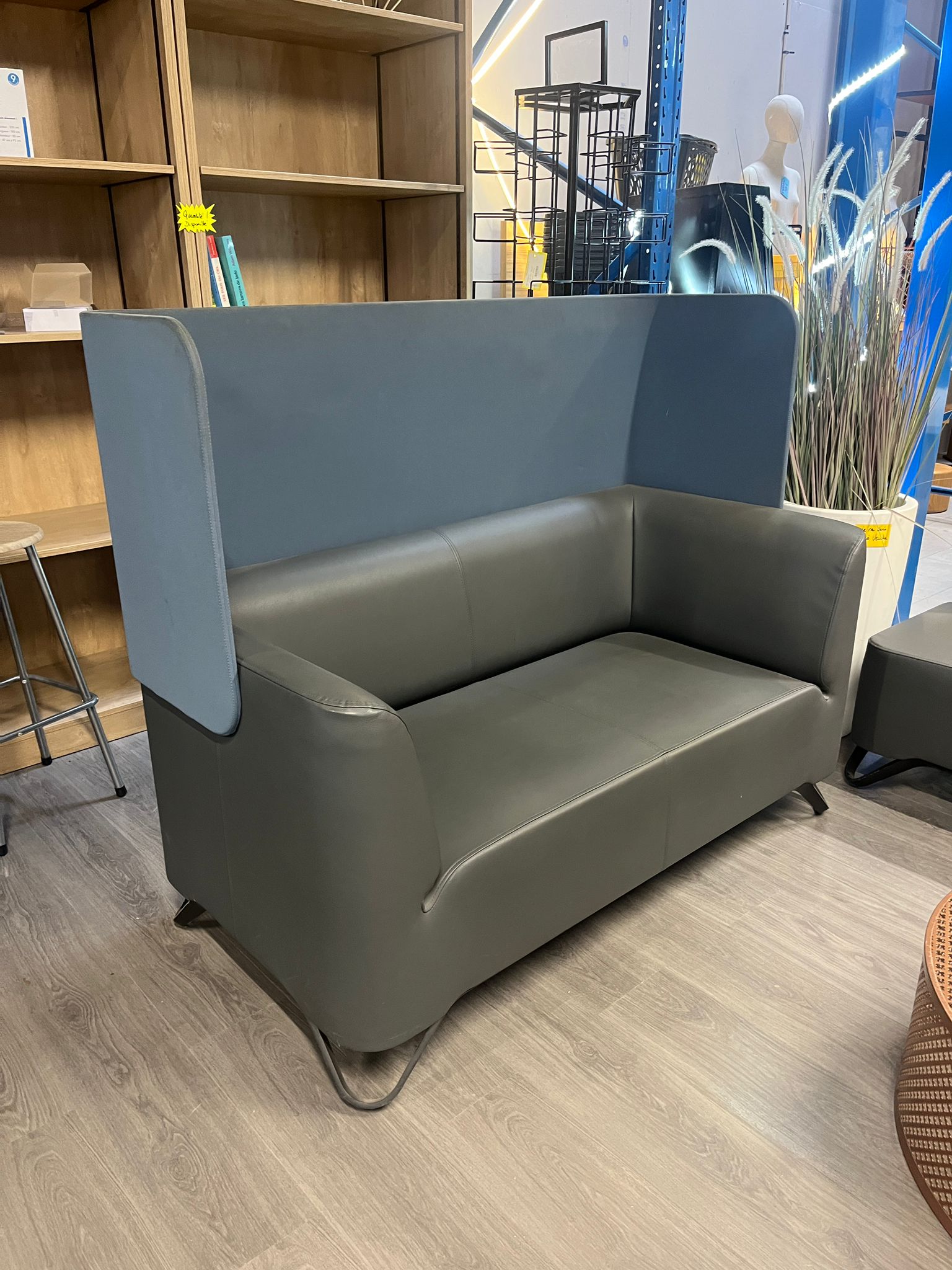 Fauteuil avec paroi acoustique amovible – Simili cuir gris et bleu – L153 x P80 x H123 cm