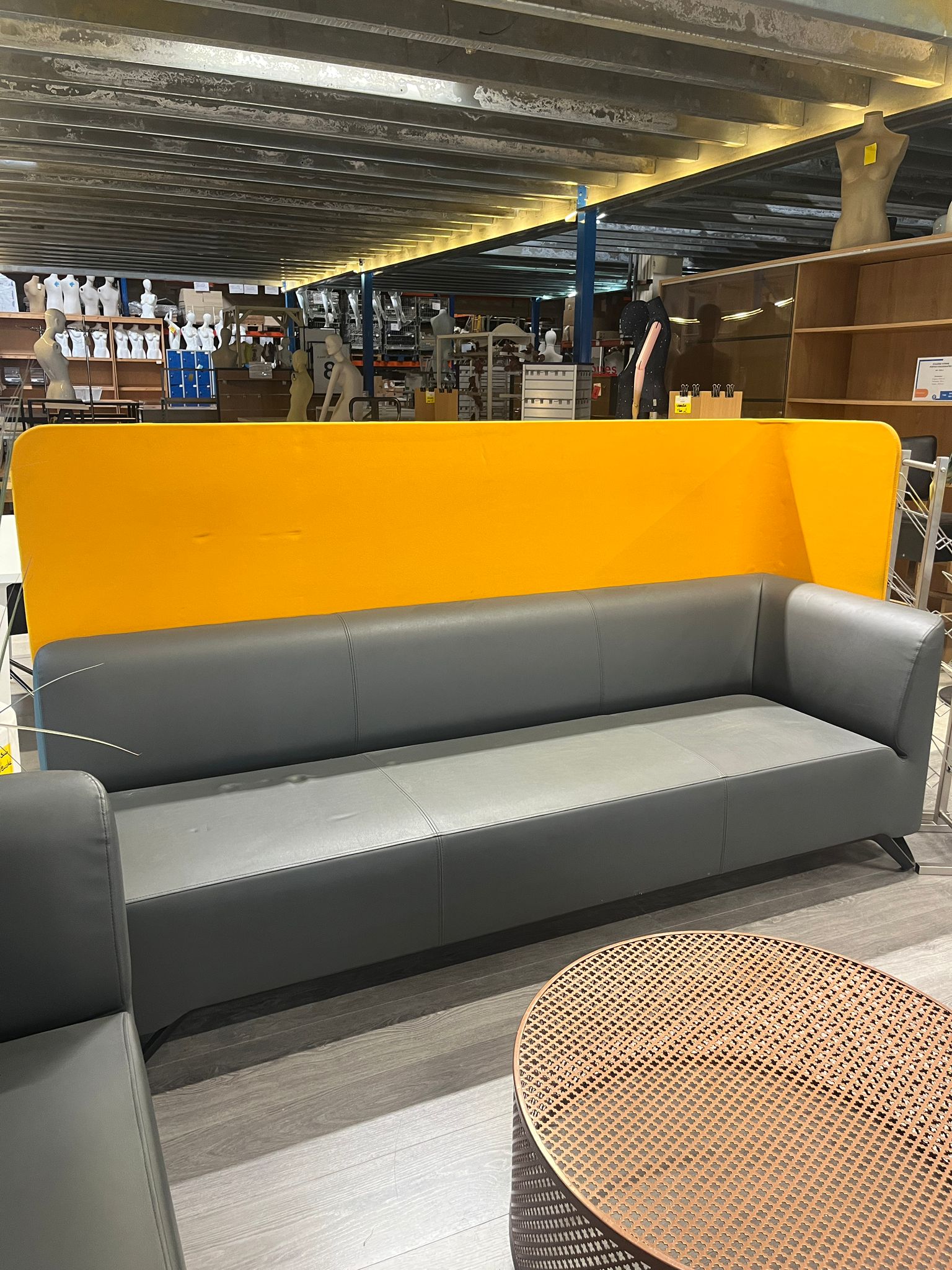 Fauteuil avec paroi acoustique amovible – Simili cuir gris et orange – L230 x P80 x H123 cm