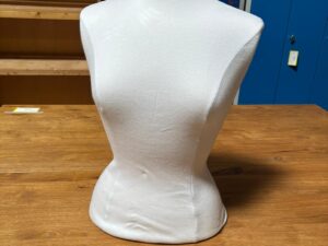 Buste femme en tissu – Mousse renforcée – Blanc – H58 cm