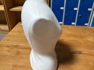 Buste femme en tissu – Mousse renforcée – Blanc – H58 cm
