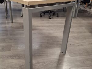 Bureau droit – Gris & Bois clair – L160 x P60 x H71,5 cm