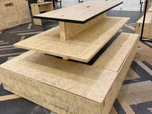 Table centrale en bois OSB – 6 tiroirs – L200 x P145 x H96 cm