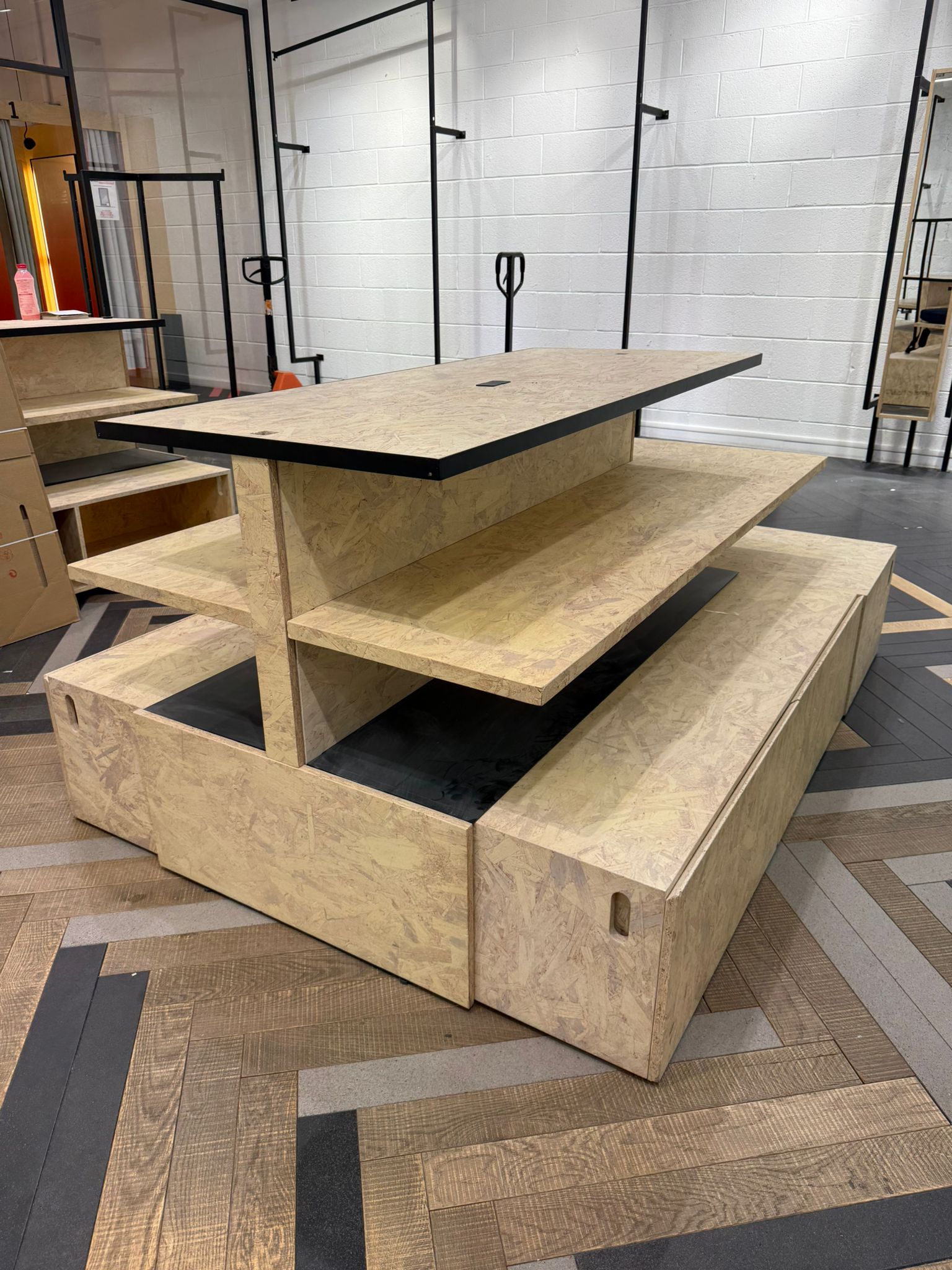 Table centrale en bois OSB – 6 tiroirs – L200 x P145 x H96 cm