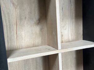 Meuble de présentation à compartiments – Style industriel bois et métal – H141 x L53,5 x P44 cm