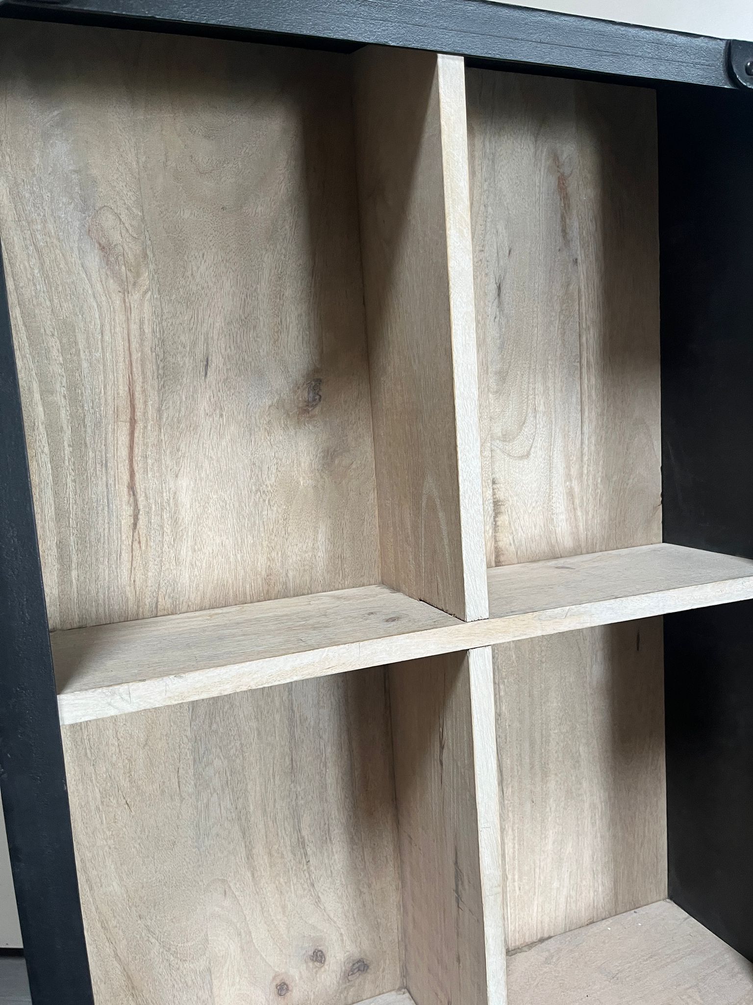 Meuble de présentation à compartiments – Style industriel bois et métal – H141 x L53,5 x P44 cm