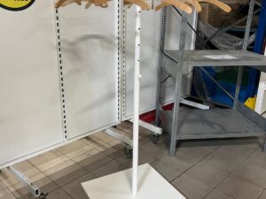 Portant rond métallique blanc – Ø85 cm – Socle 65 x 65 cm