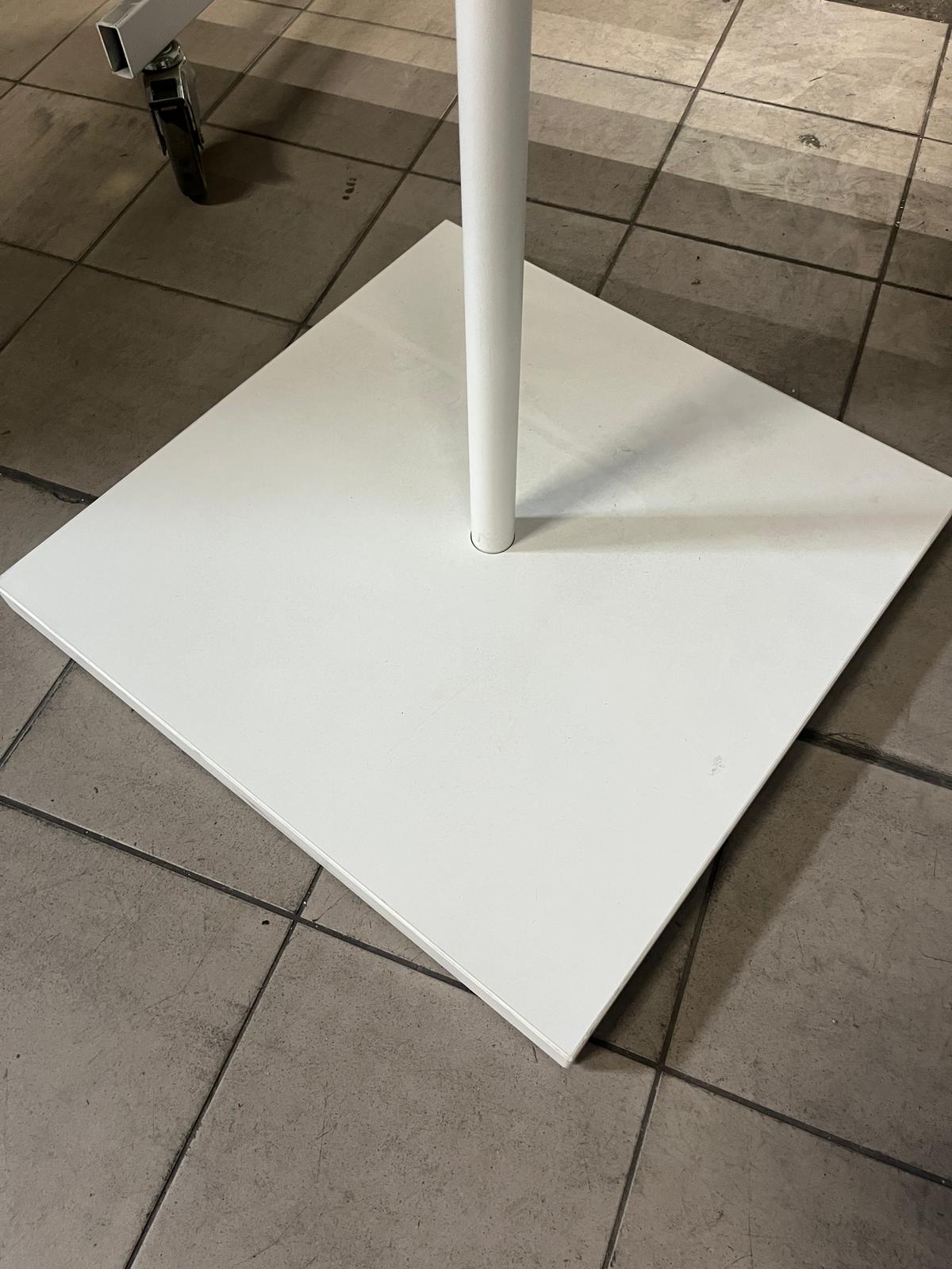 Portant rond métallique blanc – Ø85 cm – Socle 65 x 65 cm