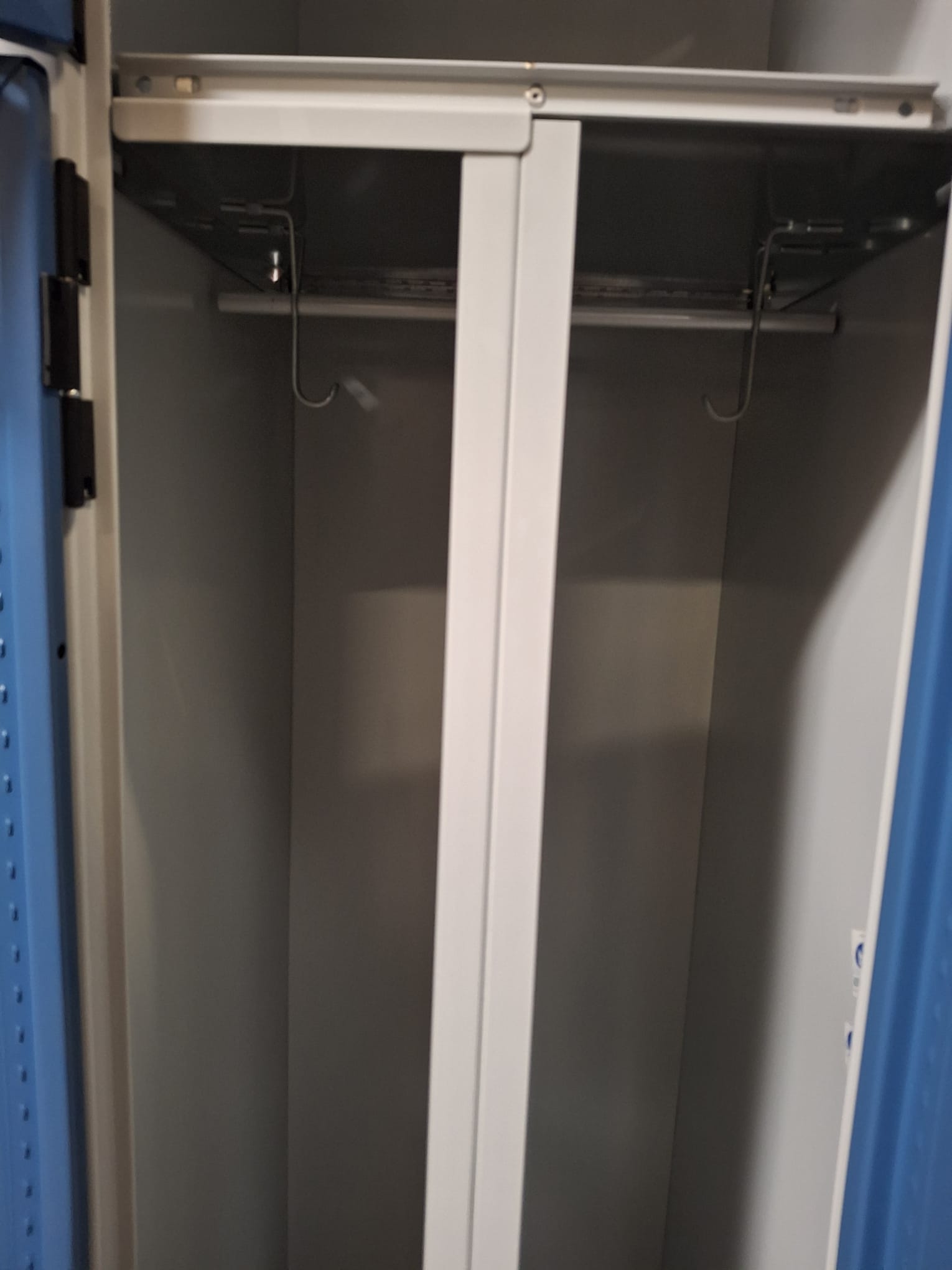 Bloc vestiaire 2 portes – Bleu et gris – Fermeture cadenas – H180 x L40 x P50 cm – Image 3