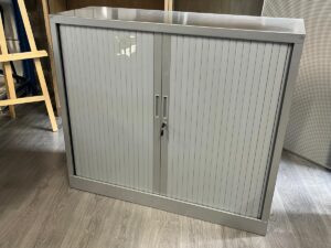 Armoire de bureau métallique avec clé – 1 tablette – L120 x P43 x H105 cm