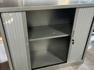 Armoire de bureau métallique avec clé – 1 tablette – L120 x P43 x H105 cm