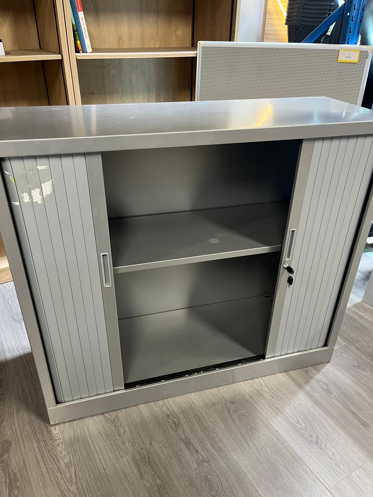 Armoire de bureau métallique avec clé – 1 tablette – L120 x P43 x H105 cm