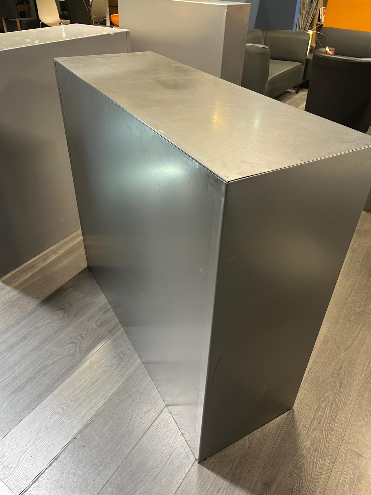 Armoire de bureau métallique avec clé – 1 tablette – L120 x P43 x H105 cm