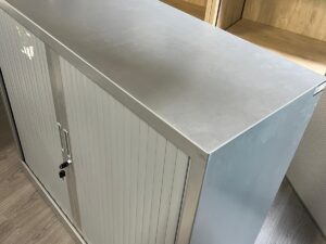 Armoire de bureau métallique avec clé – 1 tablette – L120 x P43 x H105 cm