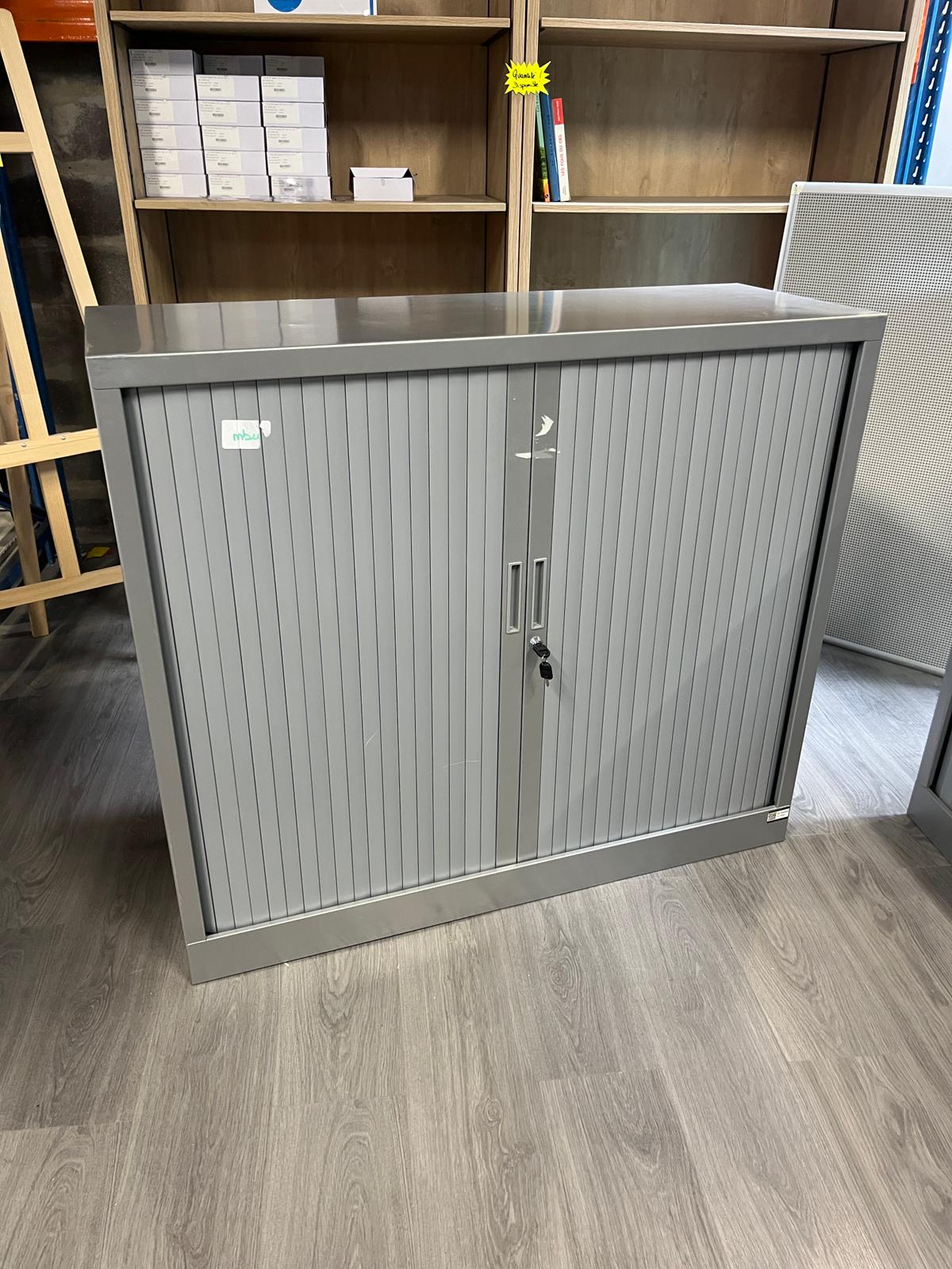 Armoire de bureau métallique avec clé – 2 tablettes – L120 x P43 x H105 cm